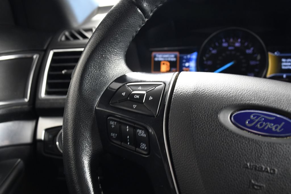 Used 2018 Ford Explorer Limited w/ Equipment Group 301A AWD/4WD image 29