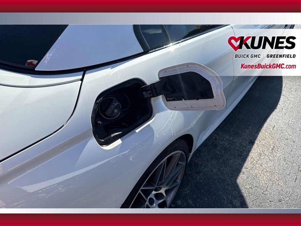 Used 2018 BMW M4 Convertible image 16