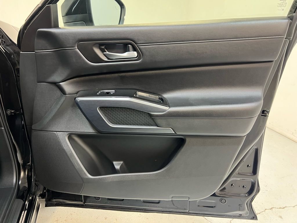 Used 2023 Nissan Pathfinder SL image 34