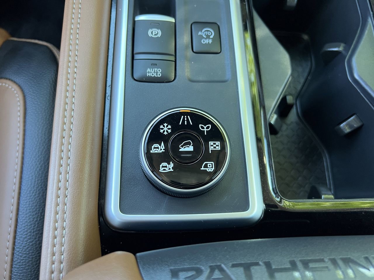 Certified 2025 Nissan Pathfinder Platinum w/ Cargo Package image 16