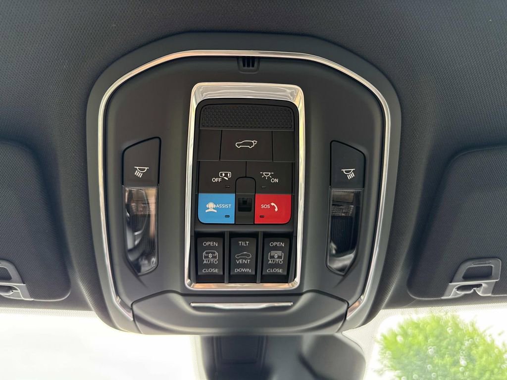 New 2025 Jeep Grand Cherokee Limited w/ Black Appearance Package AWD/4WD image 31