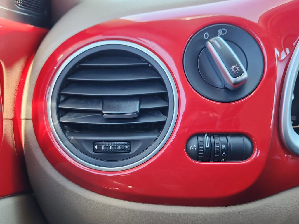 Used 2015 Volkswagen Beetle 1.8T image 12