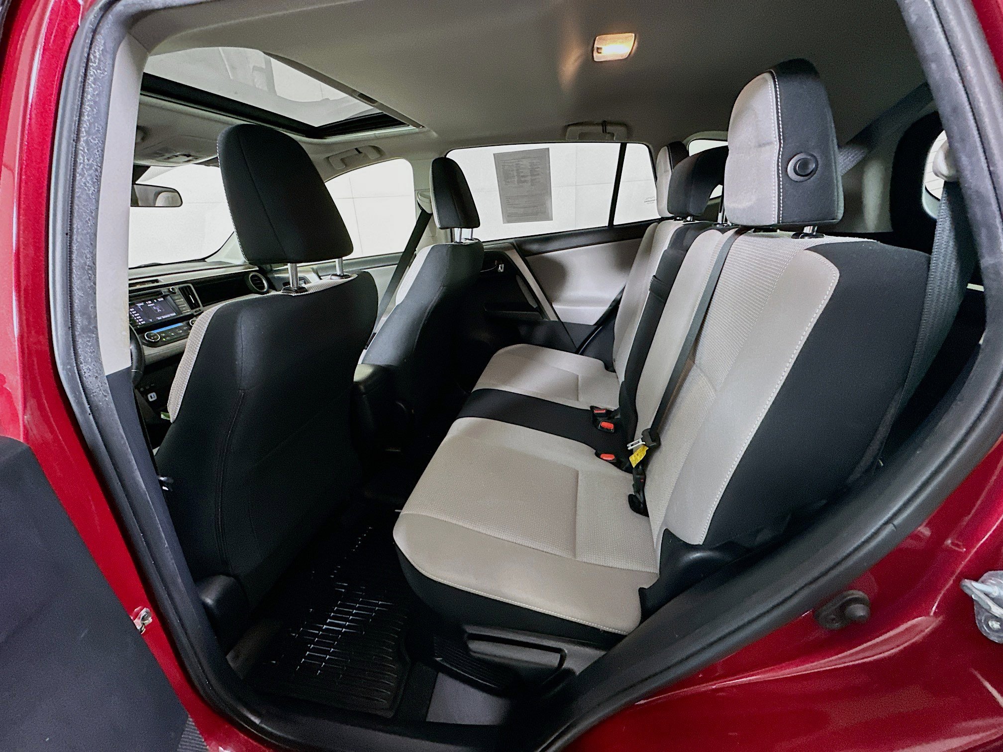 Used 2018 Toyota RAV4 XLE AWD/4WD image 26