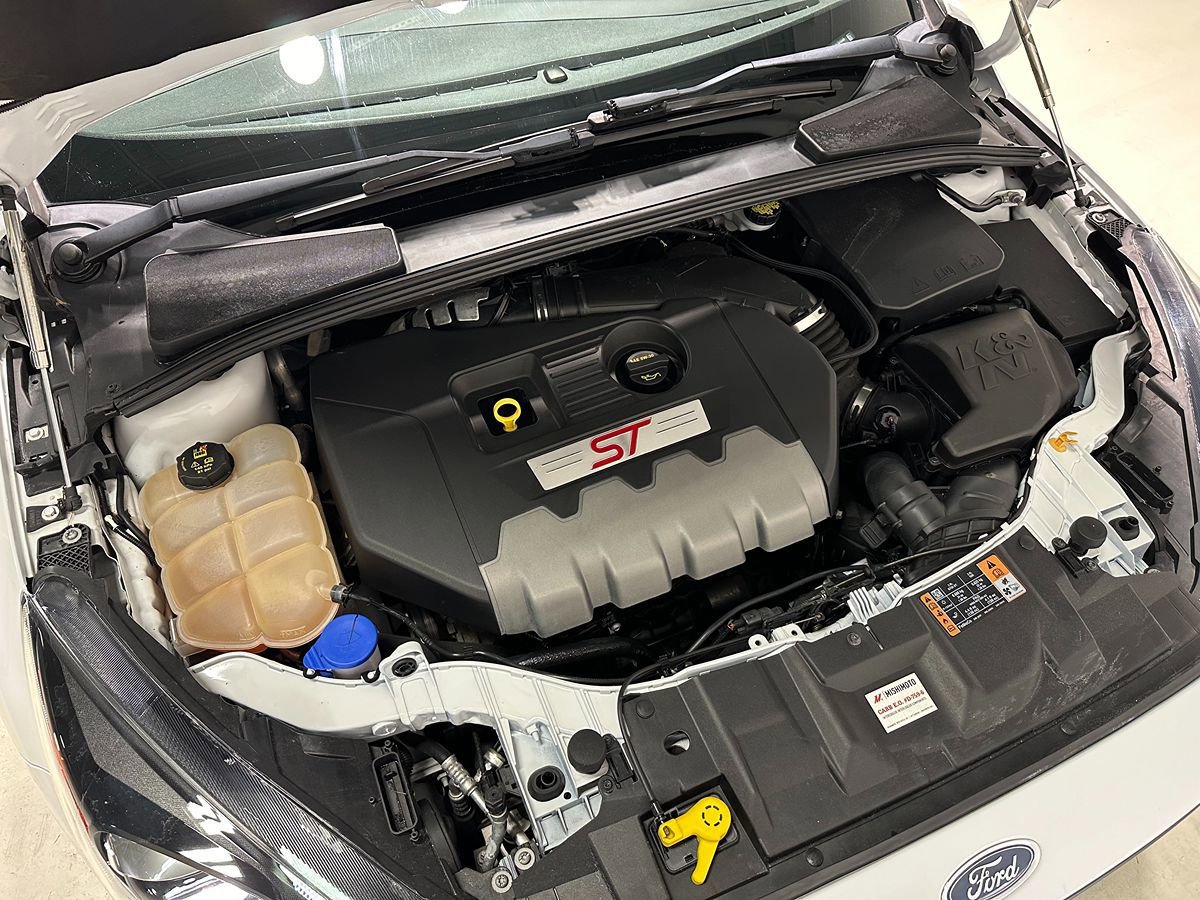 Used 2018 Ford Focus ST w/ Equipment Group 401A FWD image 3