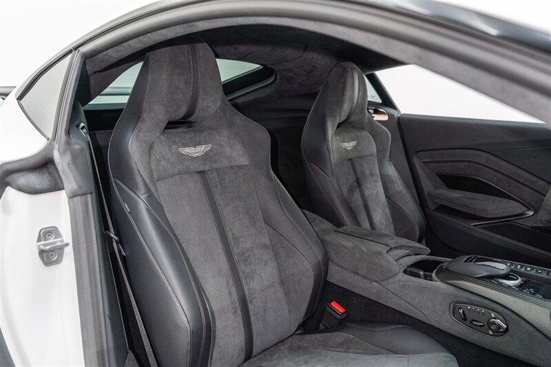 Used 2023 Aston Martin V8 Vantage Coupe RWD image 34