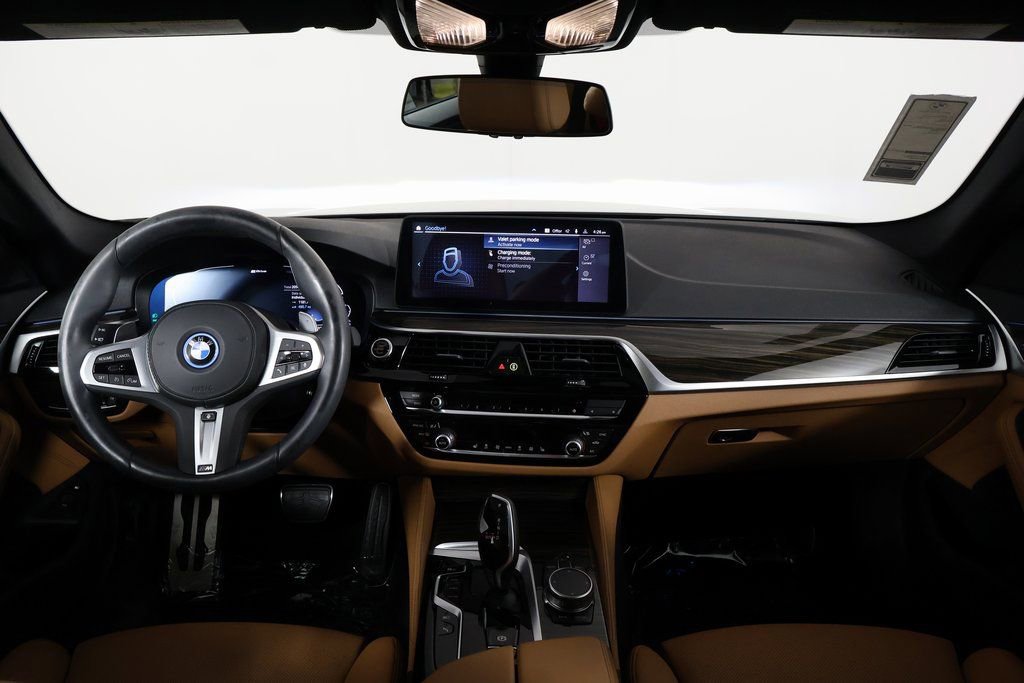 Used 2023 BMW 530e xDrive w/ M Sport Package image 8