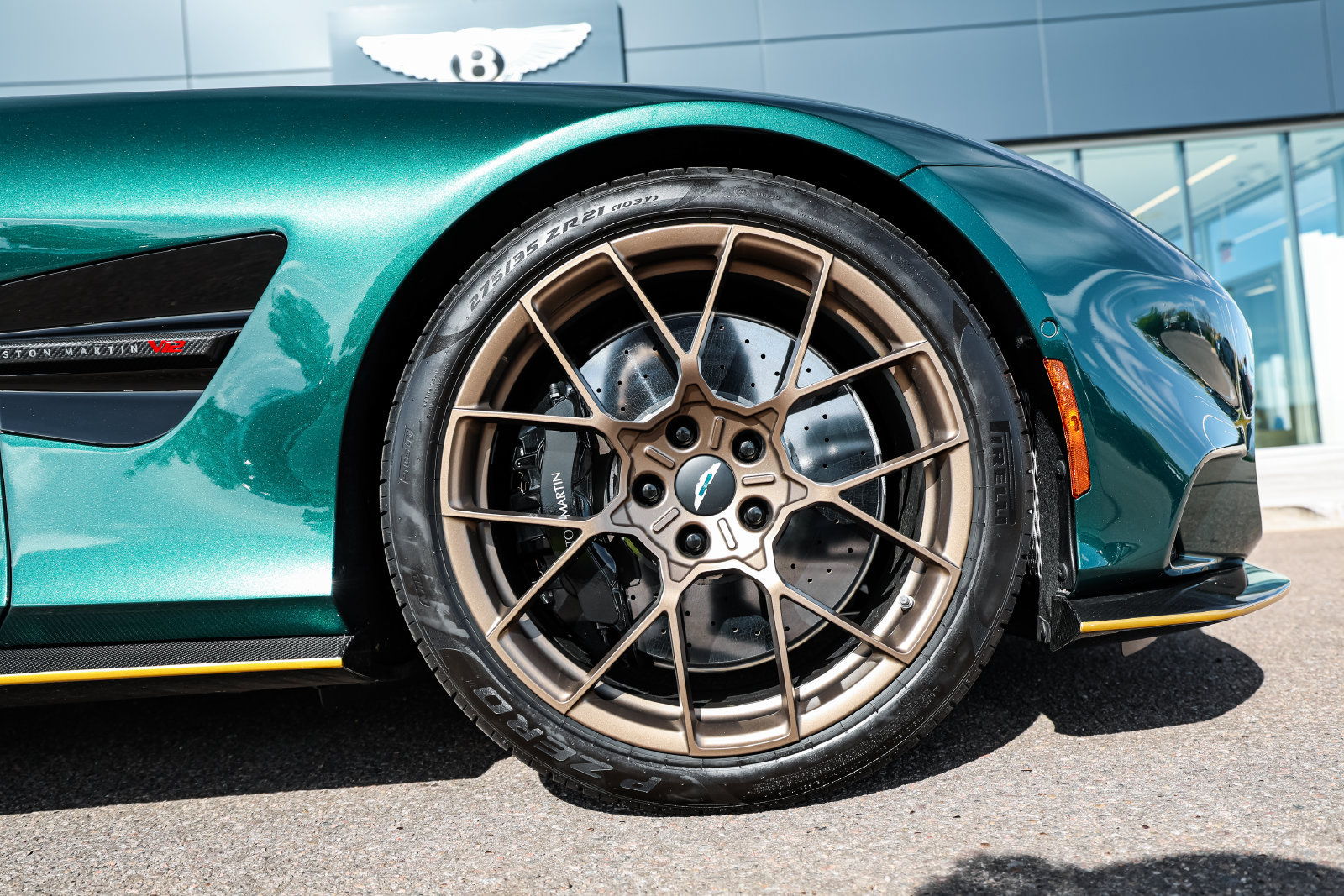 Used 2025 Aston Martin Vanquish RWD image 16
