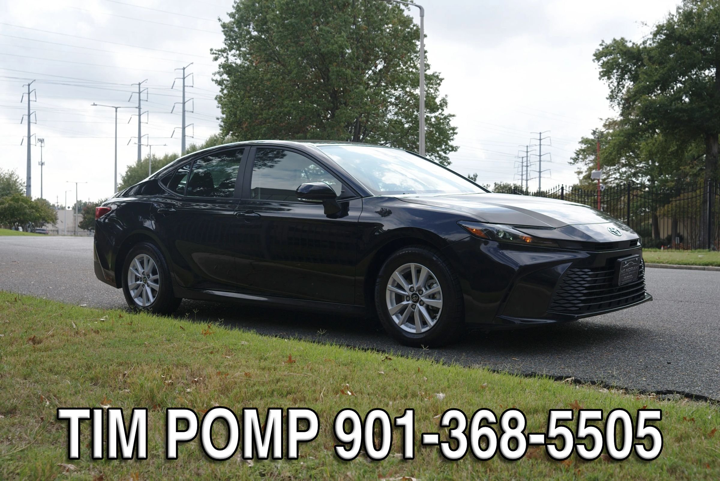 Used 2025 Toyota Camry LE FWD image 4