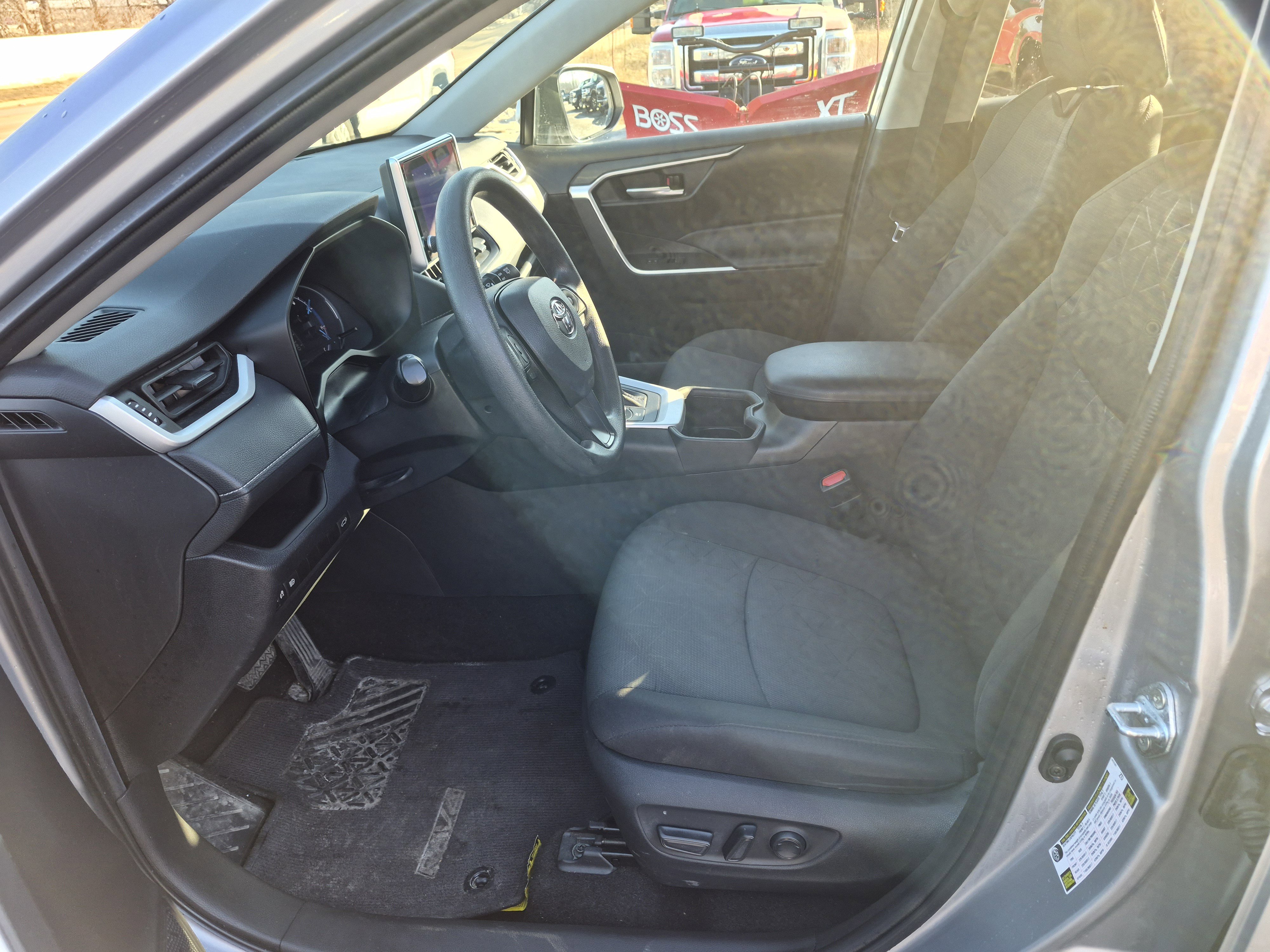 Used 2023 Toyota RAV4 XLE w/ Convenience Package image 9