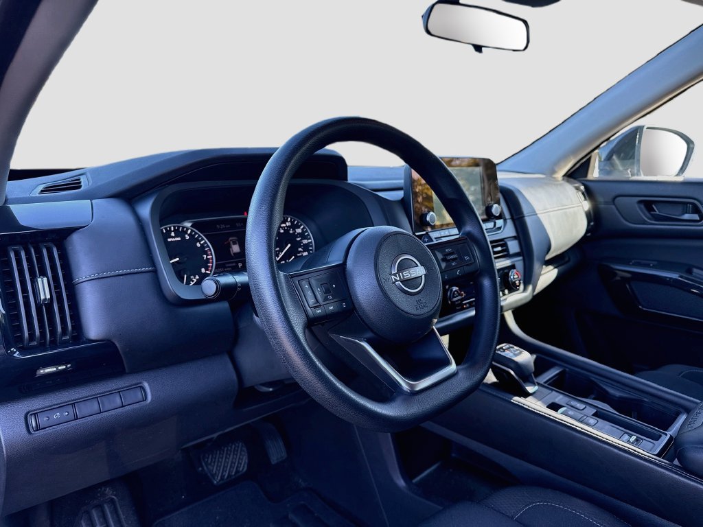 Used 2024 Nissan Pathfinder S FWD image 10