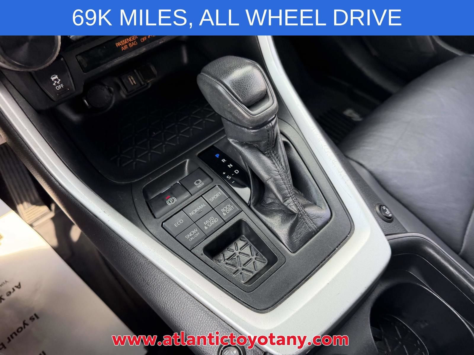 Used 2020 Toyota RAV4 LE w/ Carpet Mat Package AWD/4WD image 23