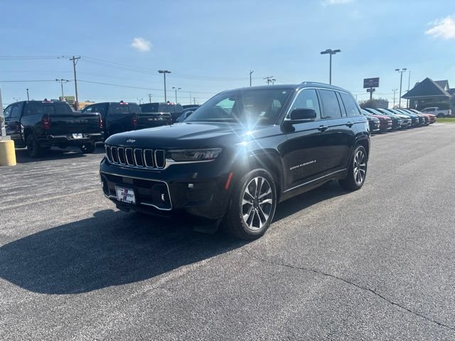 Used 2023 Jeep Grand Cherokee Overland w/ Luxury Tech Group IV AWD/4WD image 1