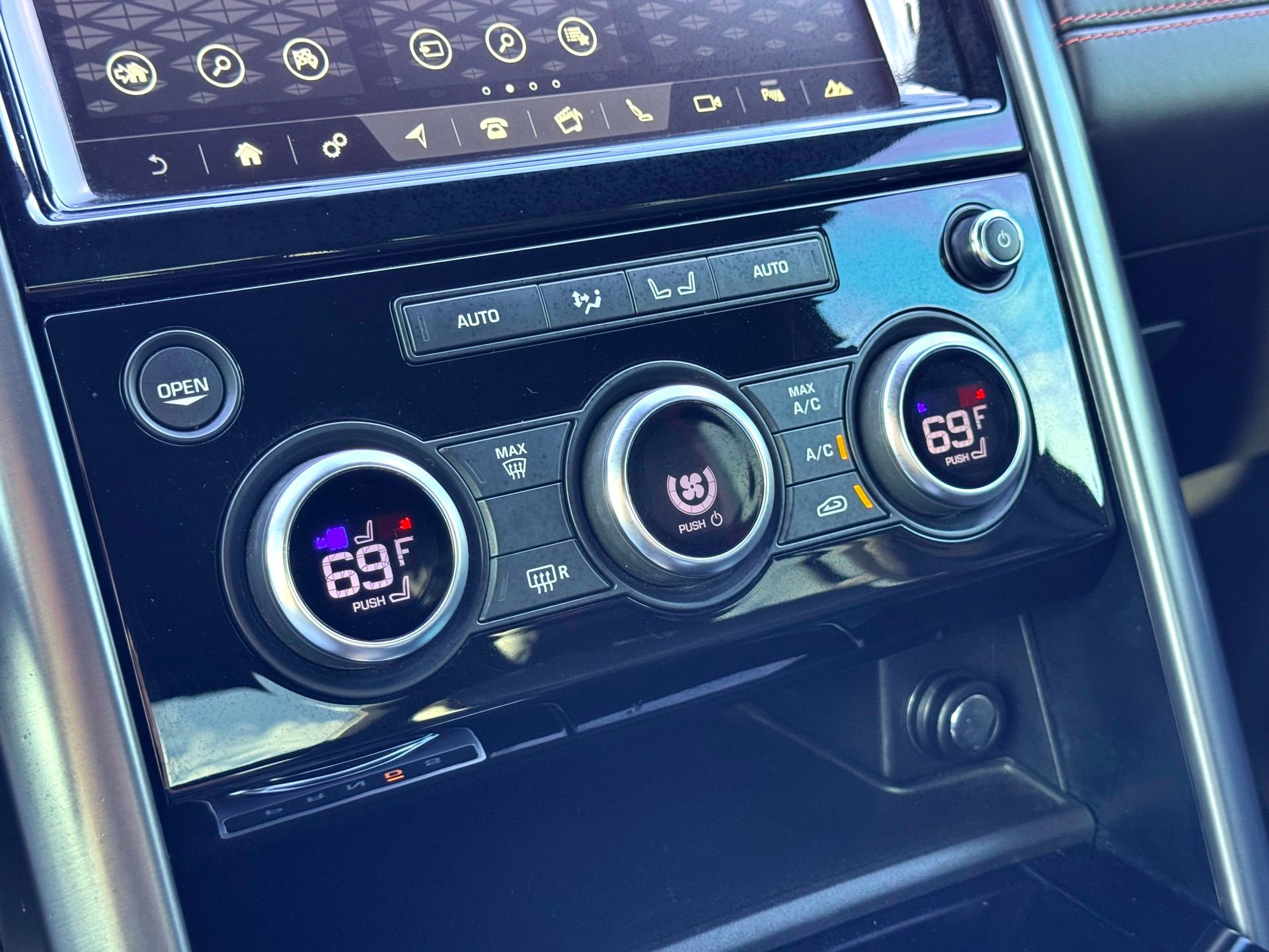 Used 2018 Land Rover Discovery HSE image 34