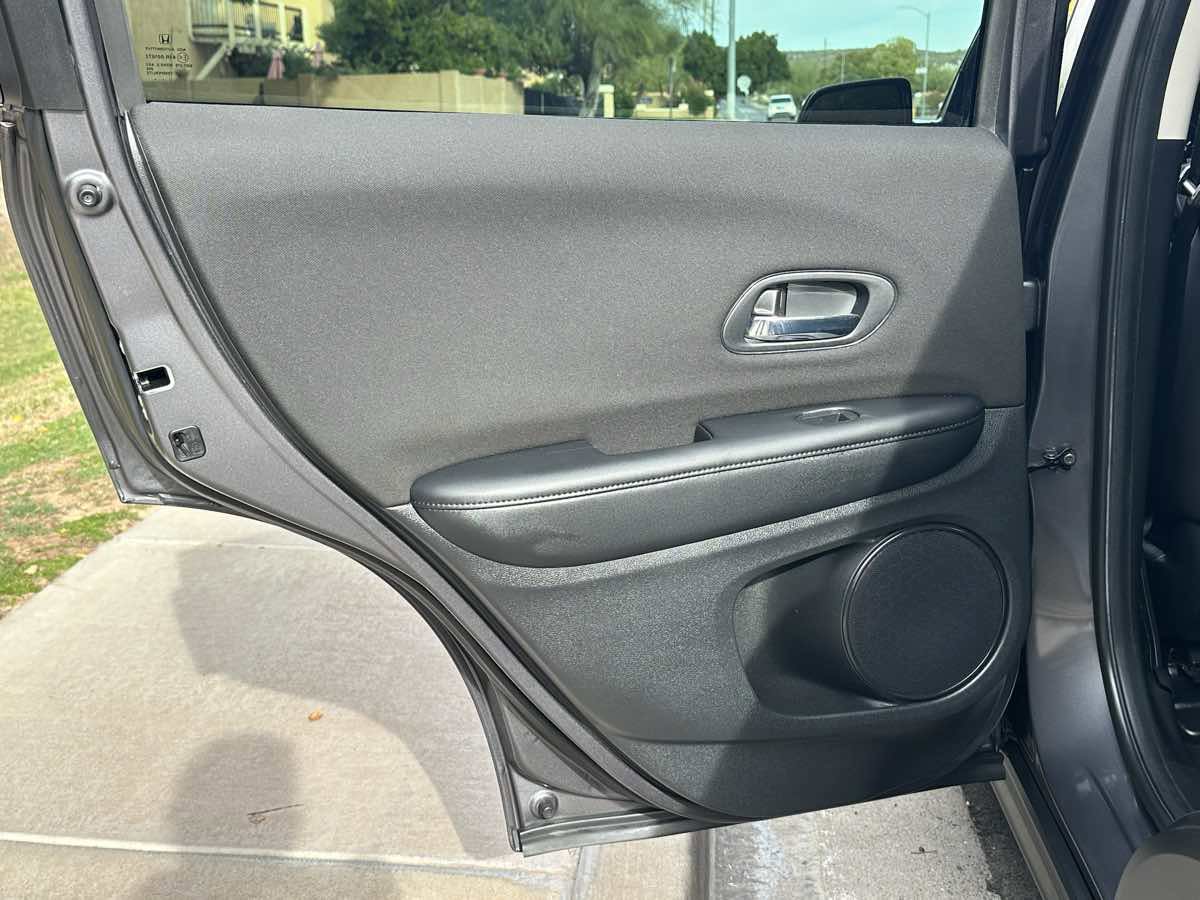 Used 2017 Honda HR-V LX image 39