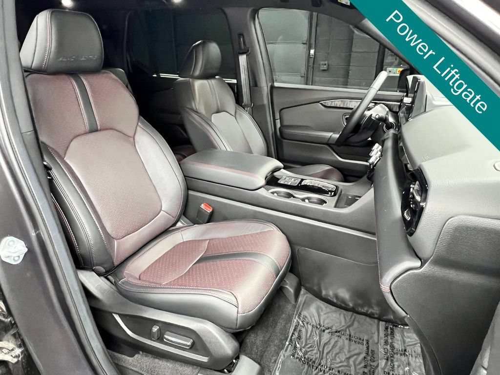 Used 2025 Honda Pilot Black Edition image 8