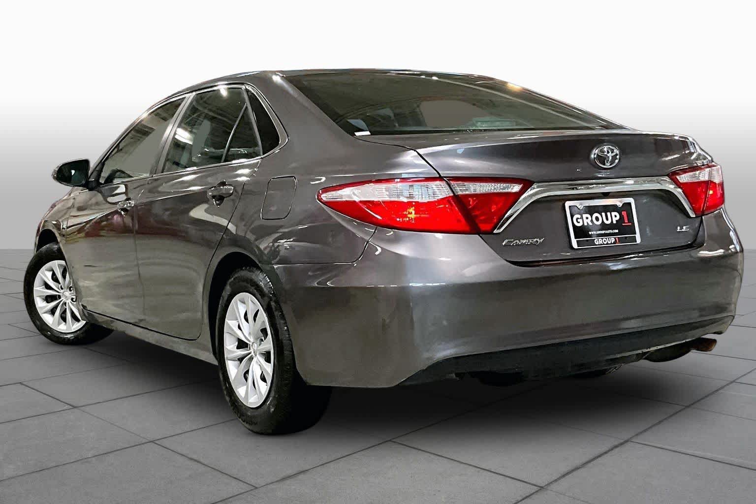 Used 2015 Toyota Camry LE FWD image 11