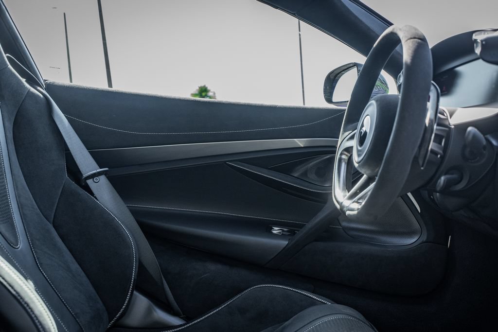 Used 2024 McLaren 750S Spider RWD image 21