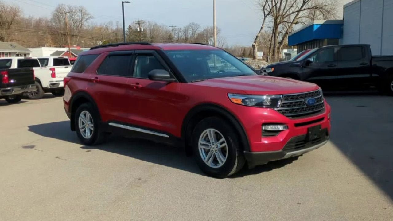 Used 2022 Ford Explorer XLT w/ Equipment Group 202A AWD/4WD image 2