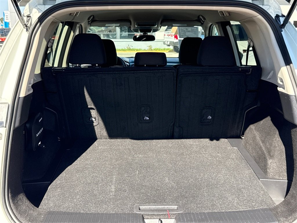 Used 2024 Nissan Rogue S image 28