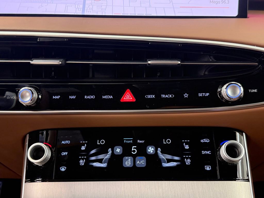 Used 2026 Genesis GV70 2.5T Advanced image 34