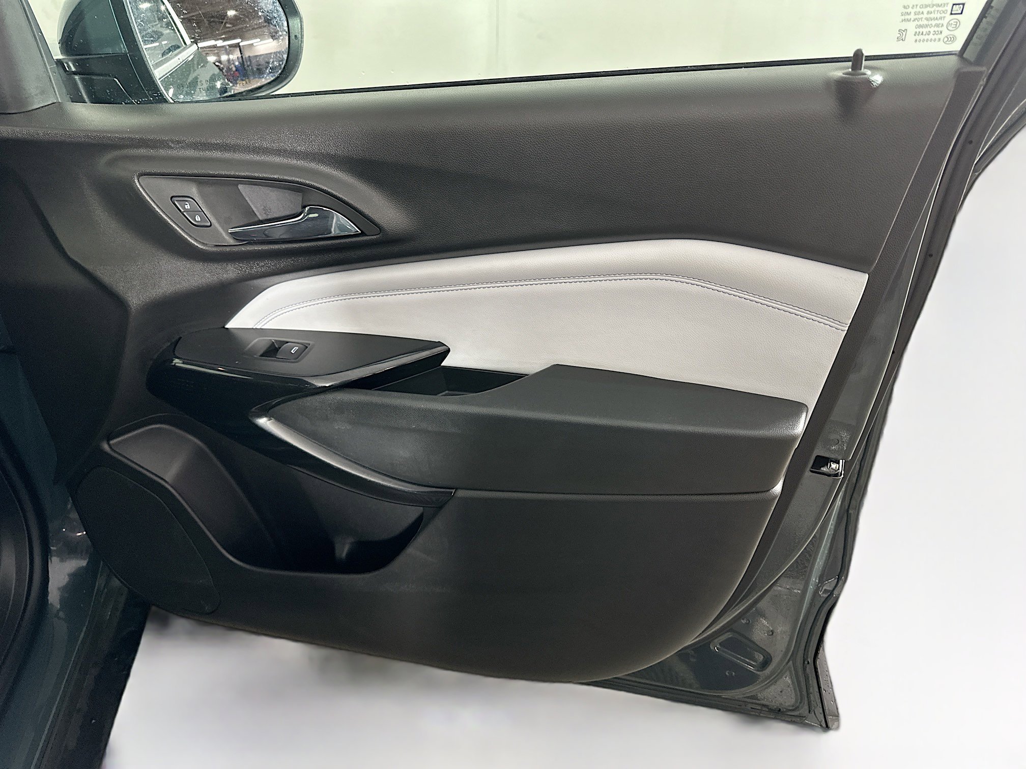 Used 2025 Chevrolet Trax LT image 30