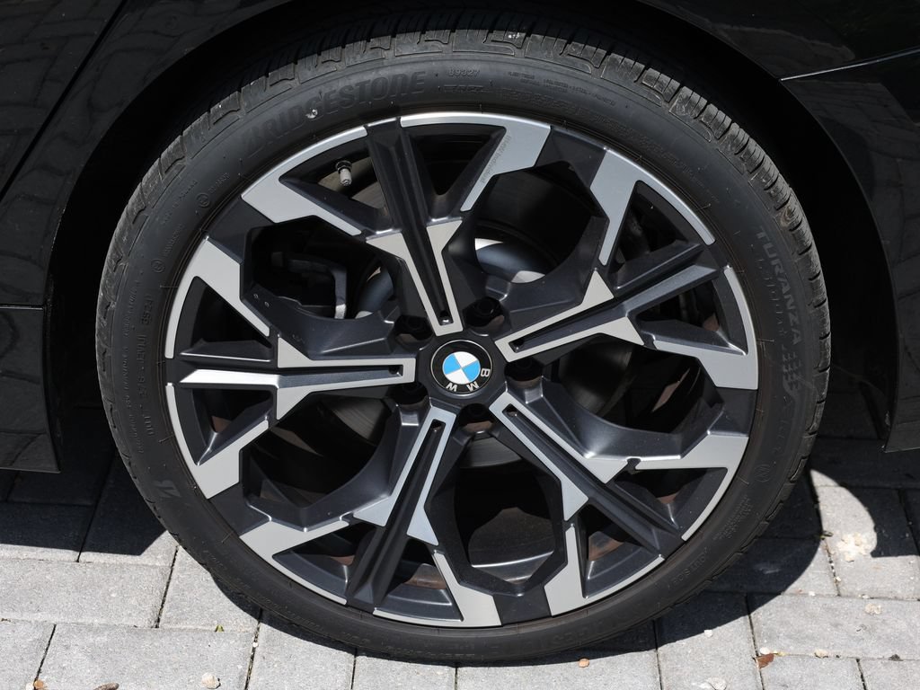 Used 2025 BMW 330i Sedan w/ Premium Package RWD image 45