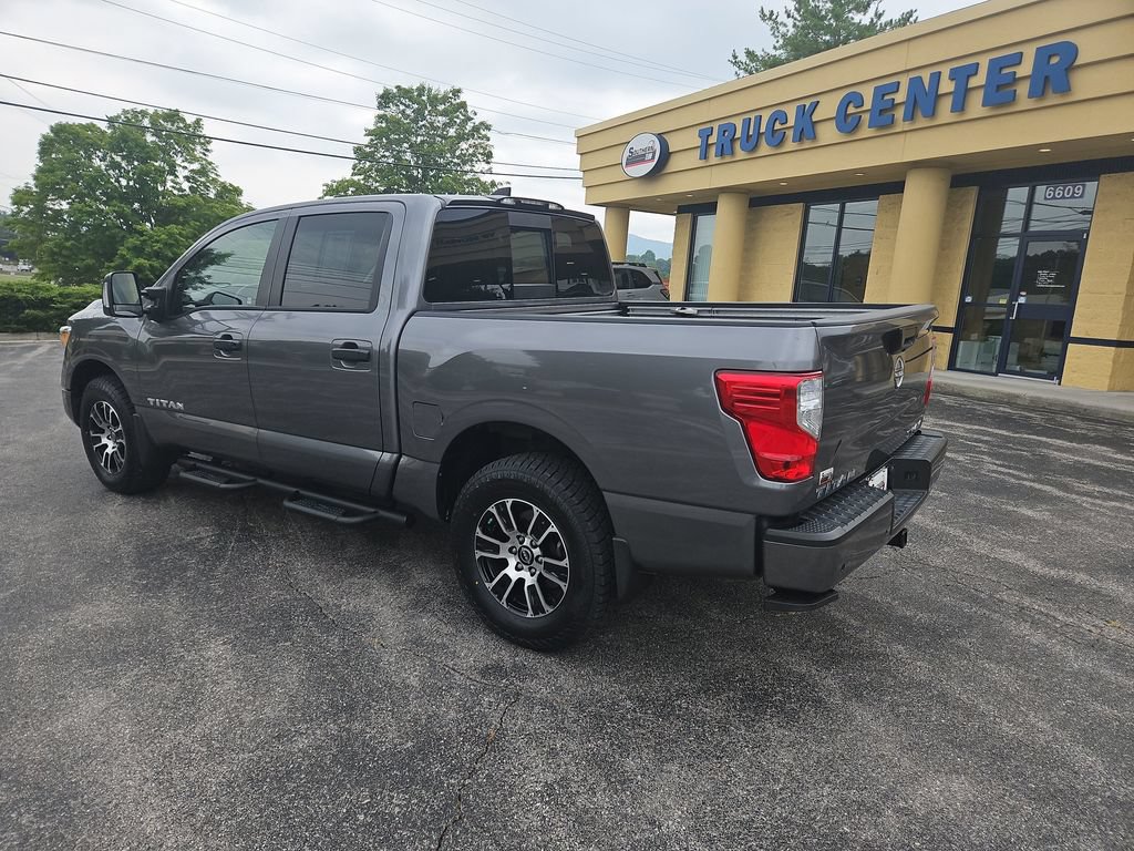 Used 2024 Nissan Titan SV w/ SV Convenience Package AWD/4WD image 3