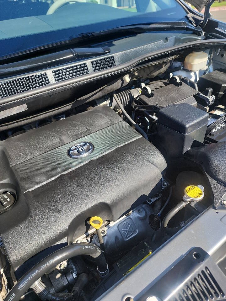 Used 2013 Toyota Sienna SE FWD image 14