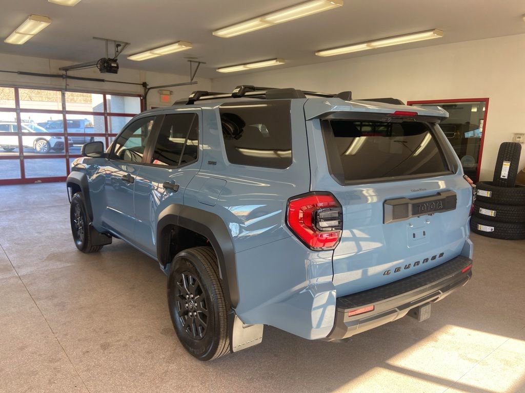 Used 2025 Toyota 4Runner SR5 AWD/4WD image 9