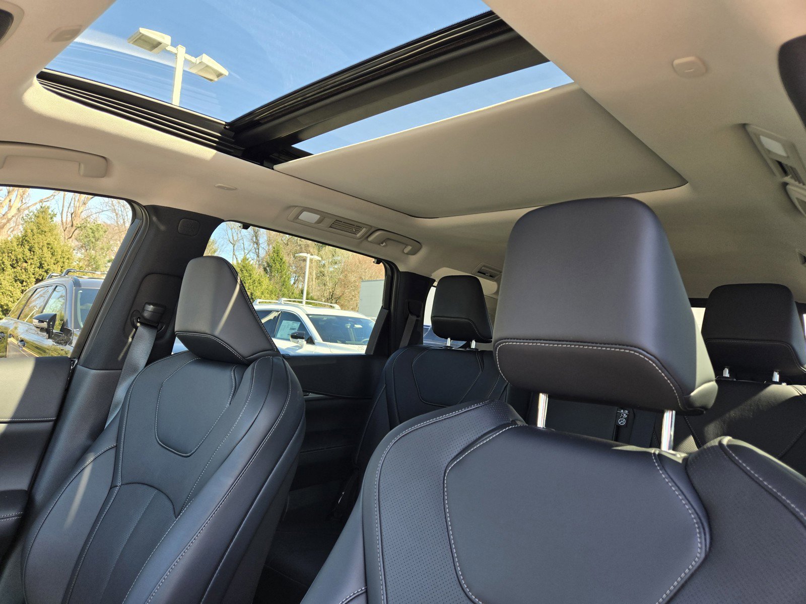 New 2026 INFINITI QX60 Luxe w/ Family Package image 10