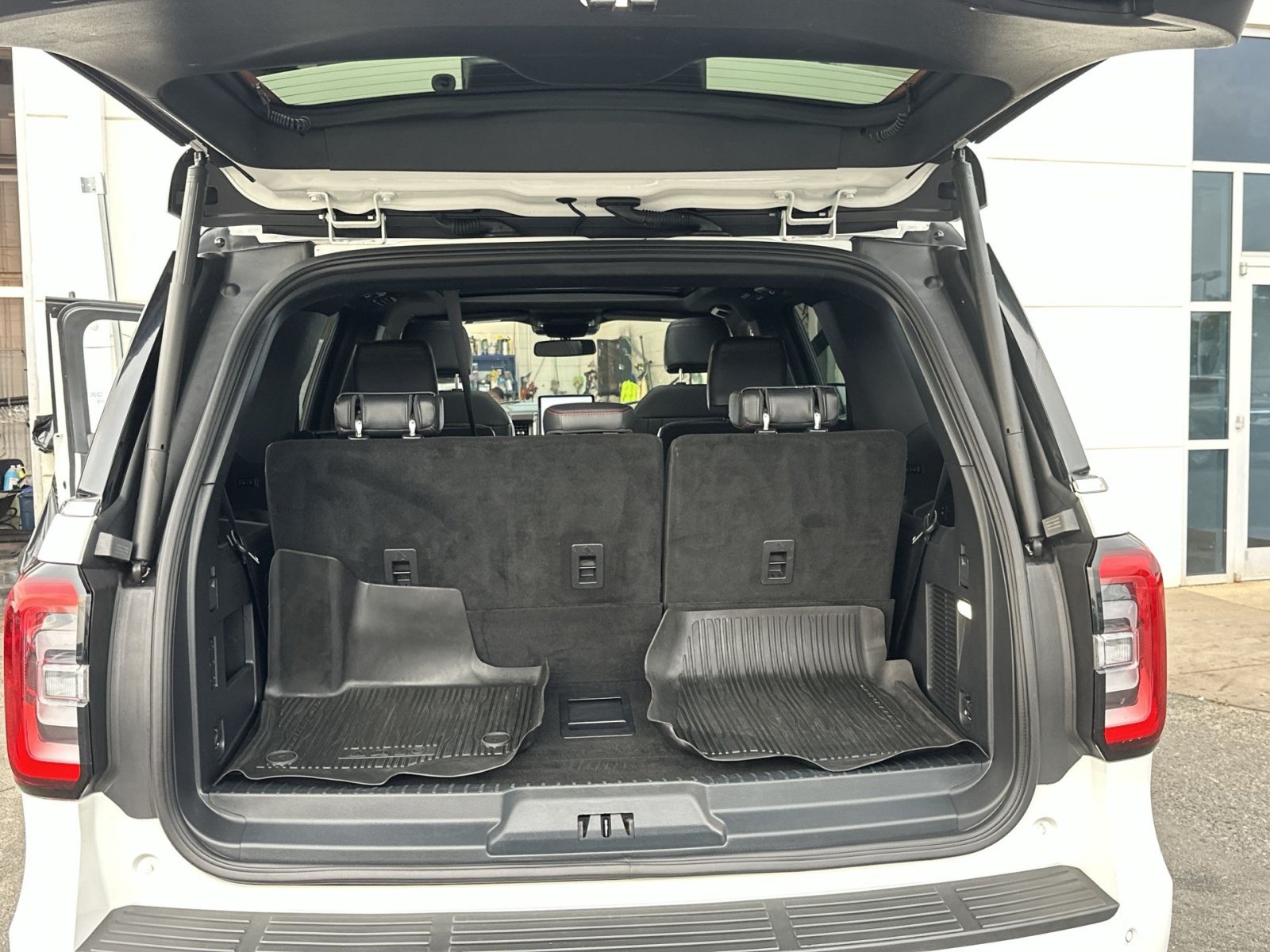 Used 2023 Ford Expedition Limited AWD/4WD image 35