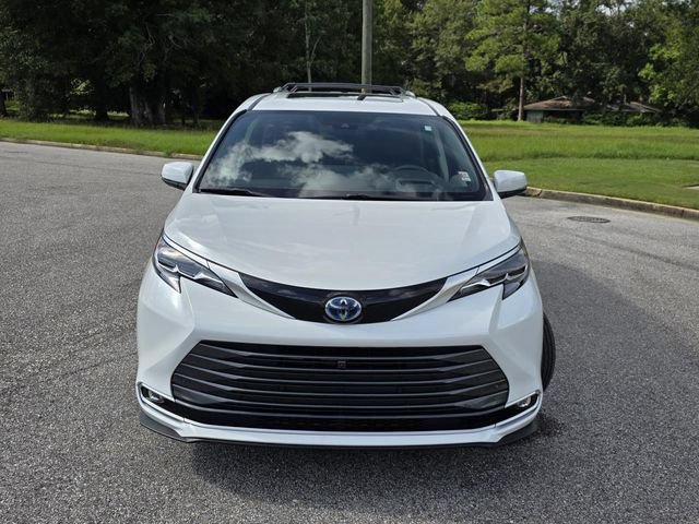 Used 2024 Toyota Sienna Platinum AWD/4WD image 2