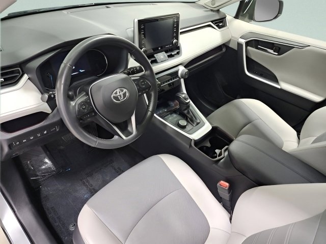 Used 2020 Toyota RAV4 Limited image 29
