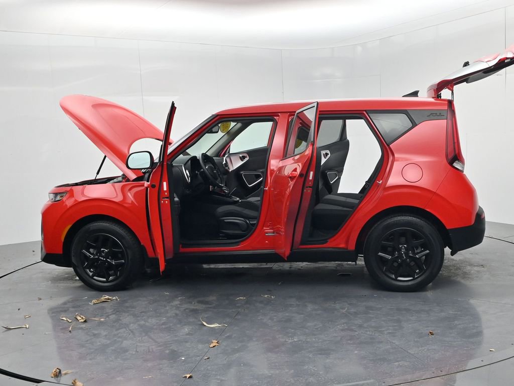 Certified 2022 Kia Soul LX w/ Technology Package image 54