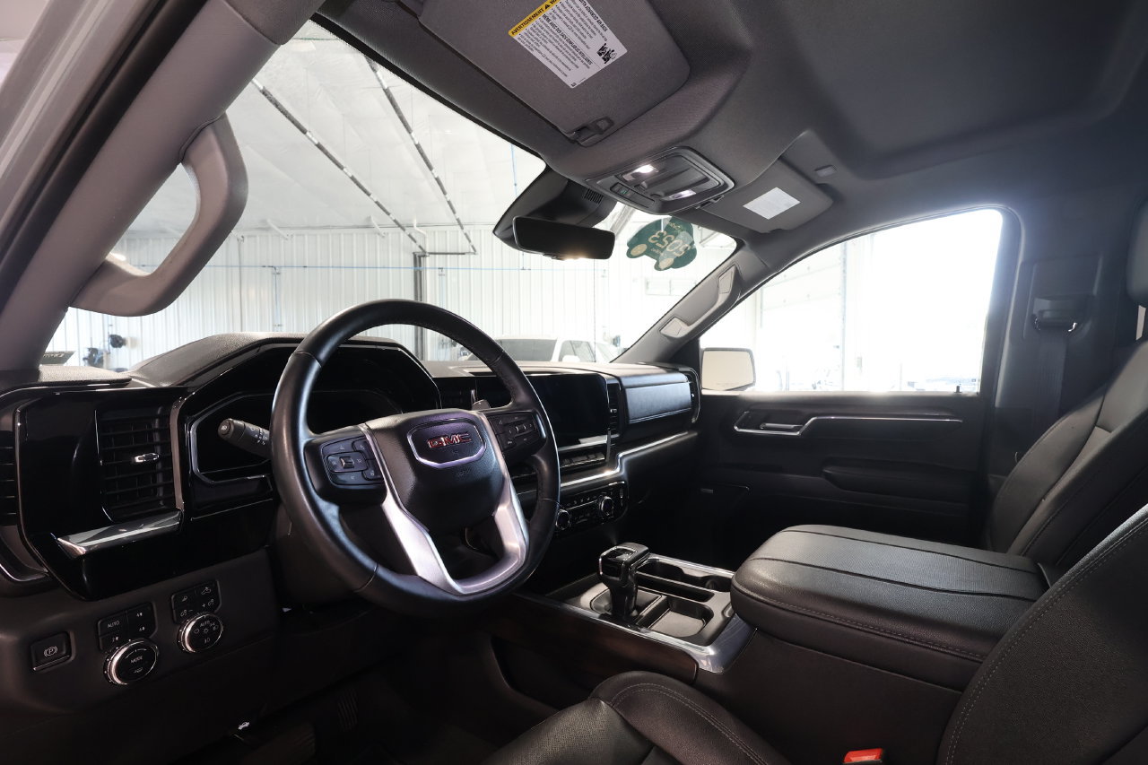 Used 2023 GMC Sierra 1500 SLT w/ SLT Premium Package AWD/4WD image 9