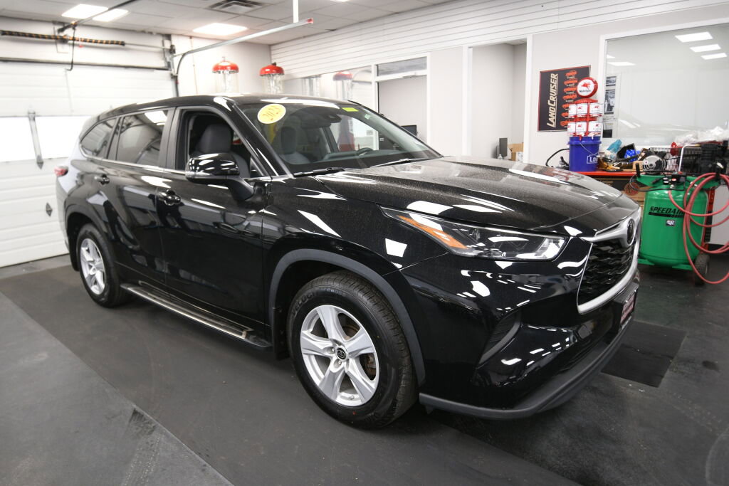 Used 2023 Toyota Highlander L AWD/4WD image 2