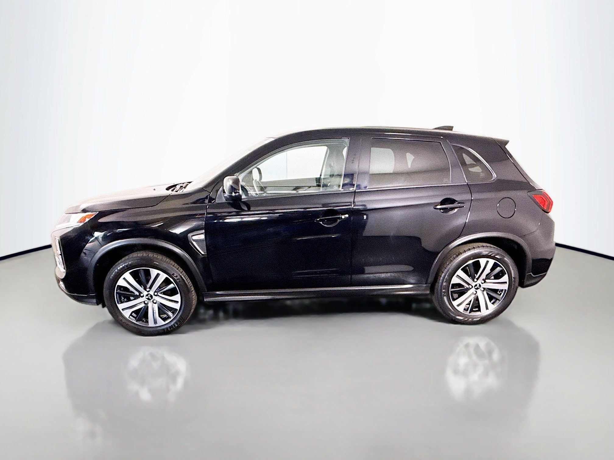Used 2023 Mitsubishi Outlander Sport ES AWD/4WD image 6