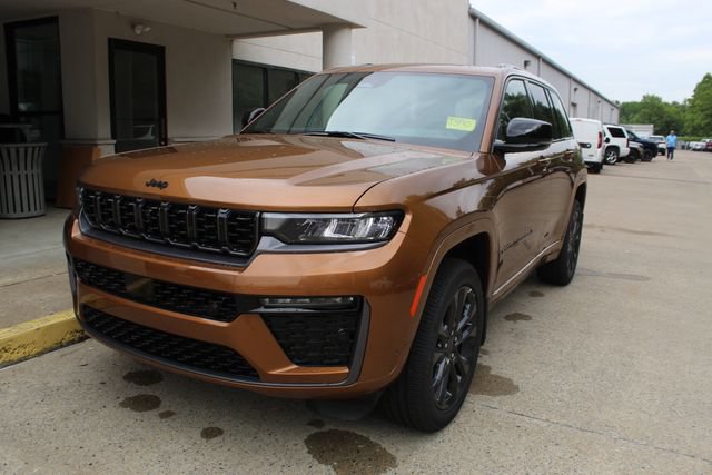 New 2026 Jeep Grand Cherokee Limited AWD/4WD image 1