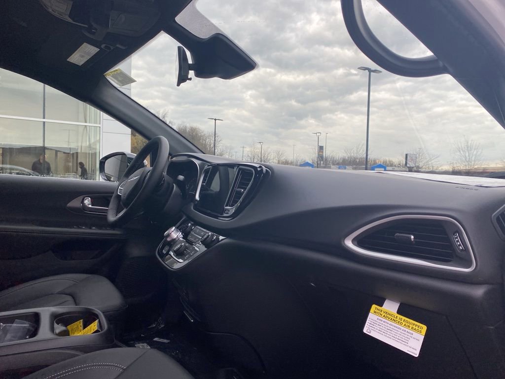 New 2026 Chrysler Voyager LX image 8