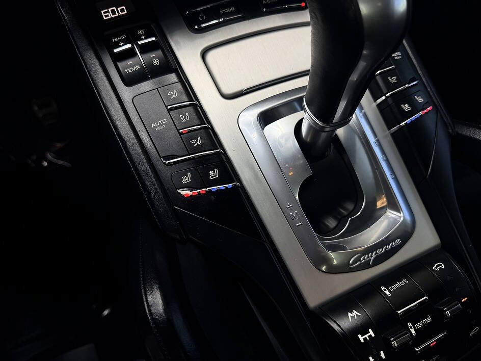 Used 2012 Porsche Cayenne Turbo AWD/4WD image 15