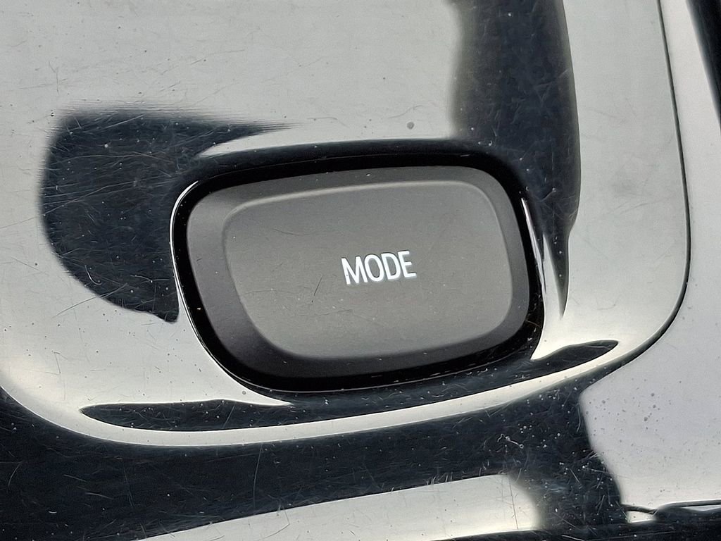 Used 2021 Buick Envision Essence w/ Technology Package I image 25