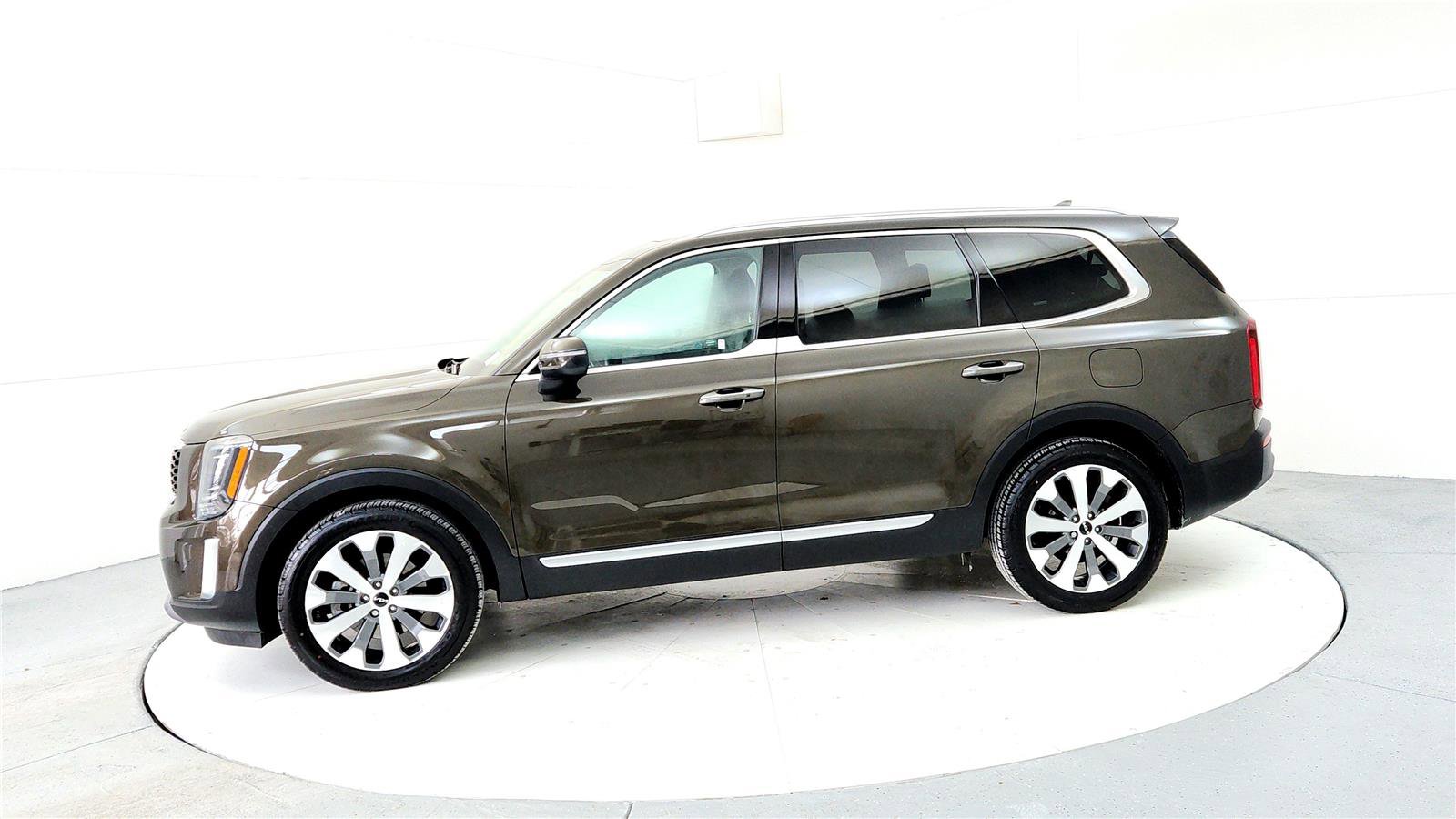 Used 2022 Kia Telluride S image 3