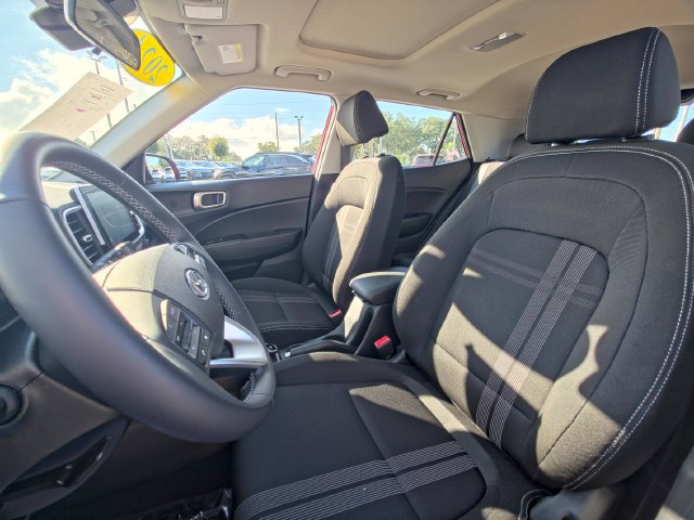 Certified 2024 Hyundai Venue SEL FWD image 6