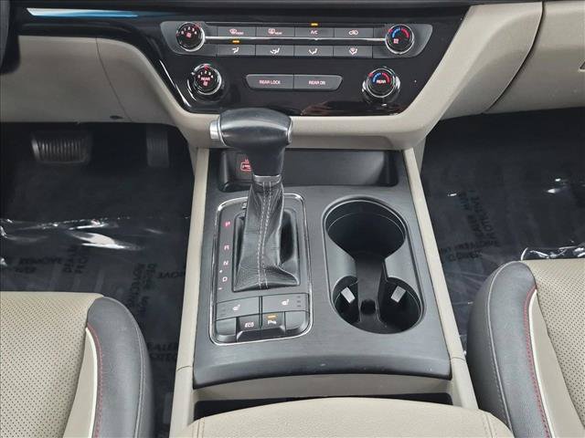 Used 2017 Kia Sedona LX w/ LX Essentials Premium Package FWD image 12