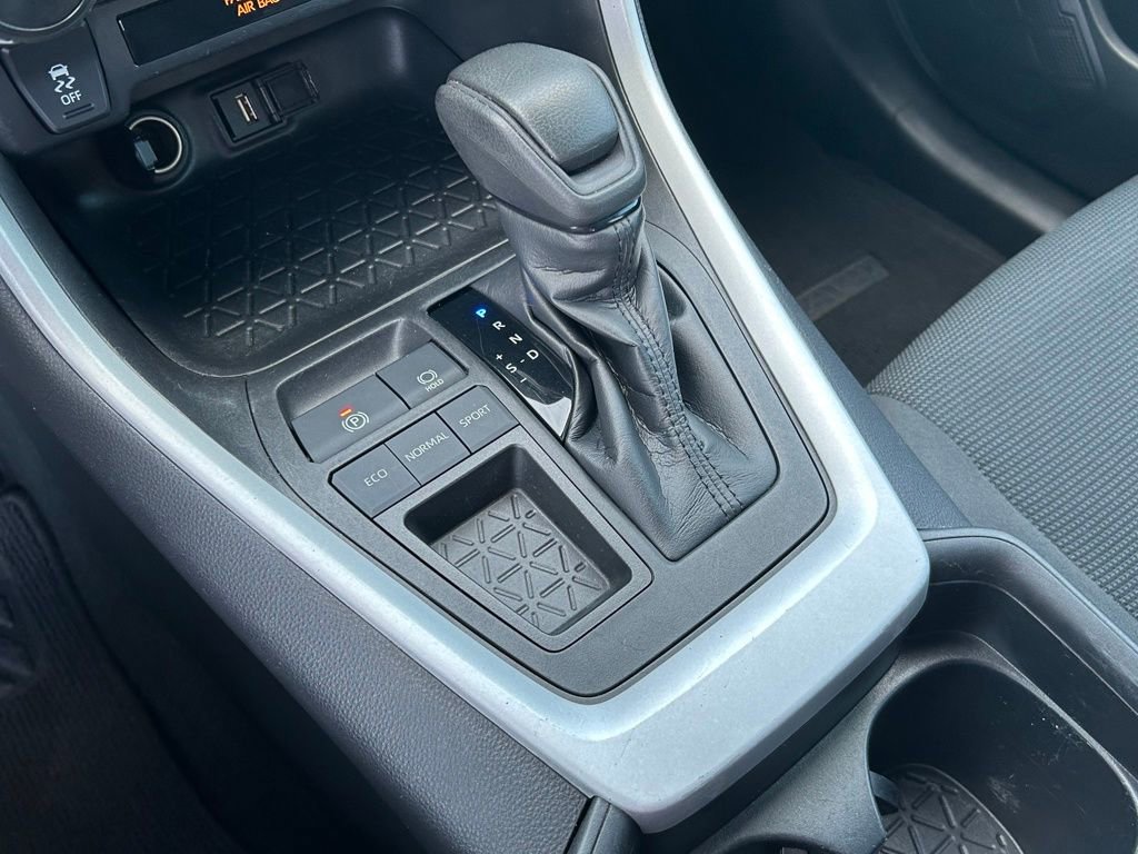 Used 2021 Toyota RAV4 LE image 25