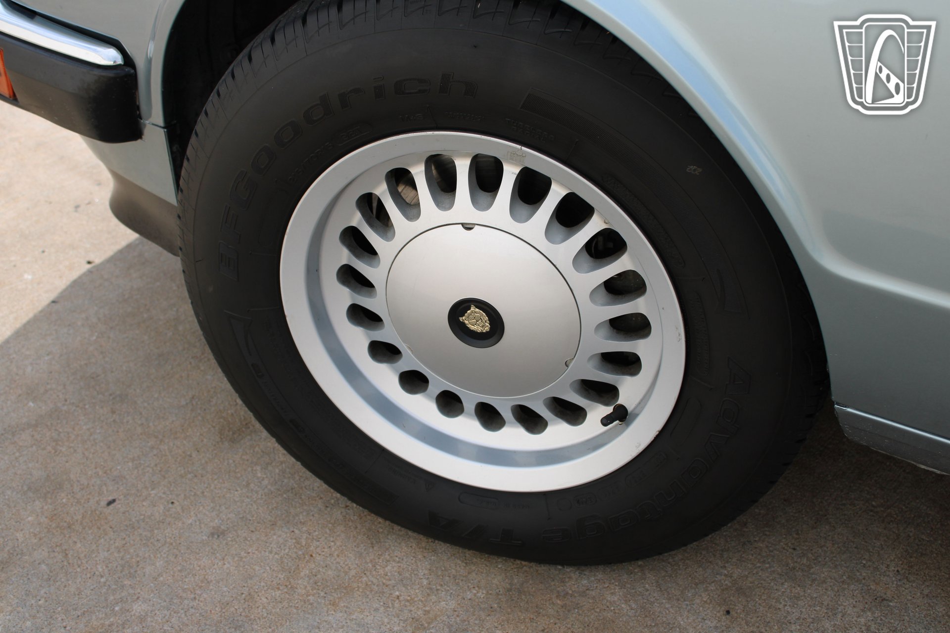 Used 1990 Jaguar XJ Vanden Plas image 37