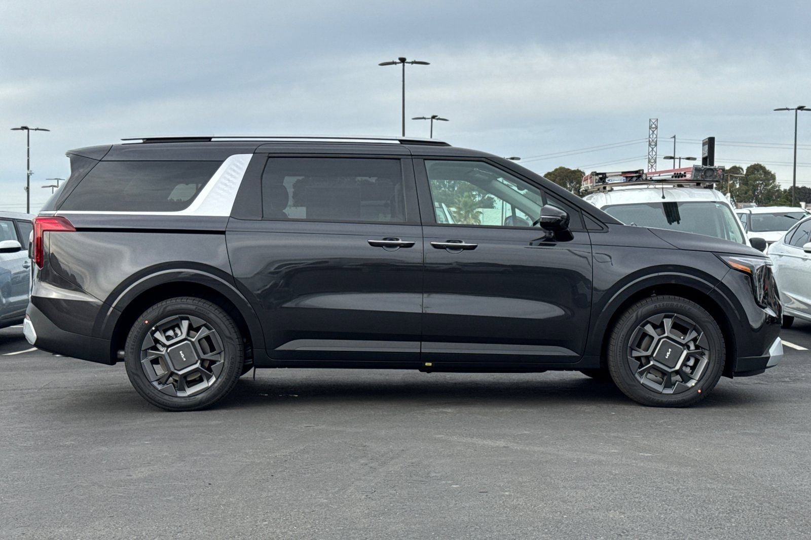 New 2026 Kia Carnival EX image 3
