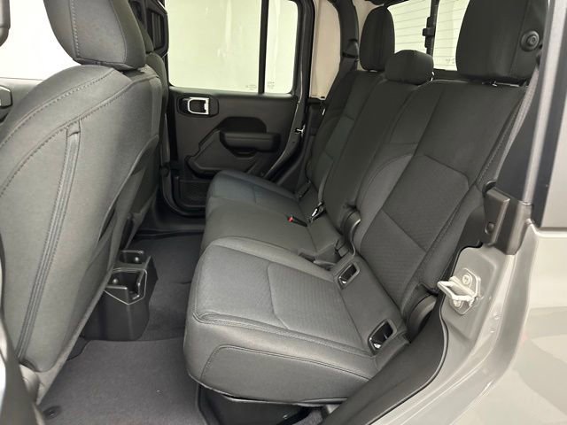 Used 2023 Jeep Gladiator Sport image 9