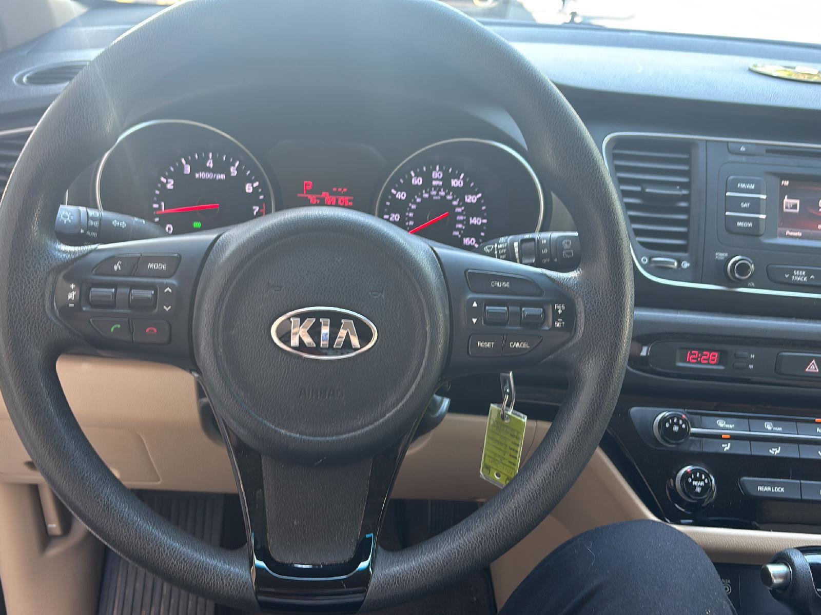 Used 2015 Kia Sedona LX w/ LX Convenience Package FWD image 7