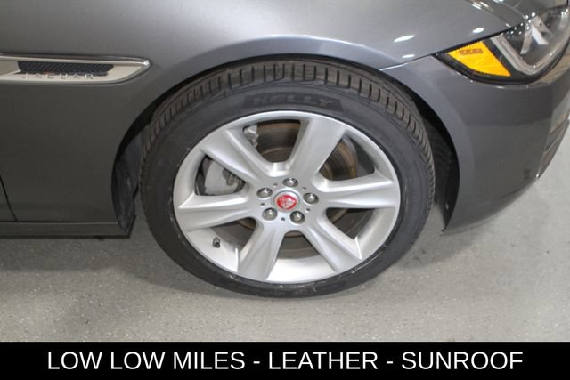 Used 2017 Jaguar XE Prestige RWD image 6